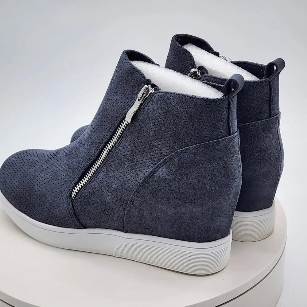 NEW Journee Collection Pennelope Blue Wedge Sneakers Women's Size 10 Side Zip
